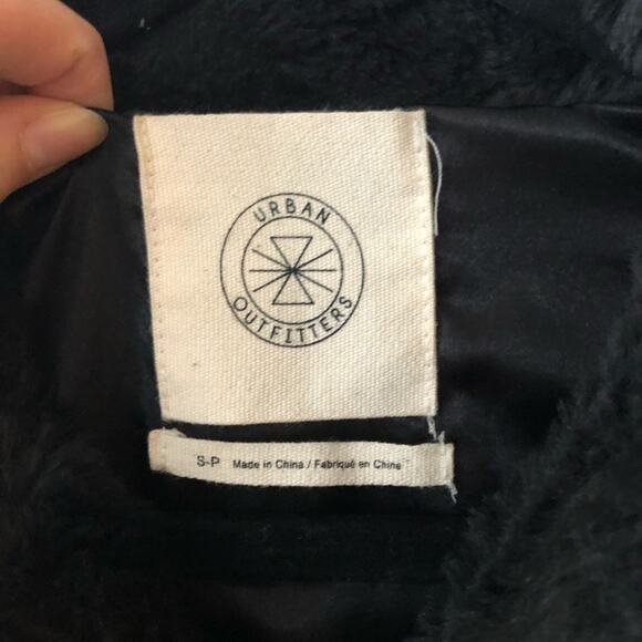 Urban Outfitters Eva Black Faux Fur Cozy Zip-Up Jacket - Picture 5 of 6